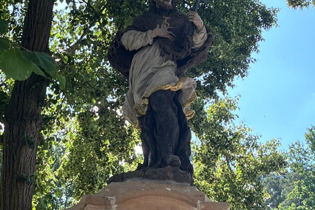 Socha sv. Jana Nepomuckého, Bechyně – Zářečí